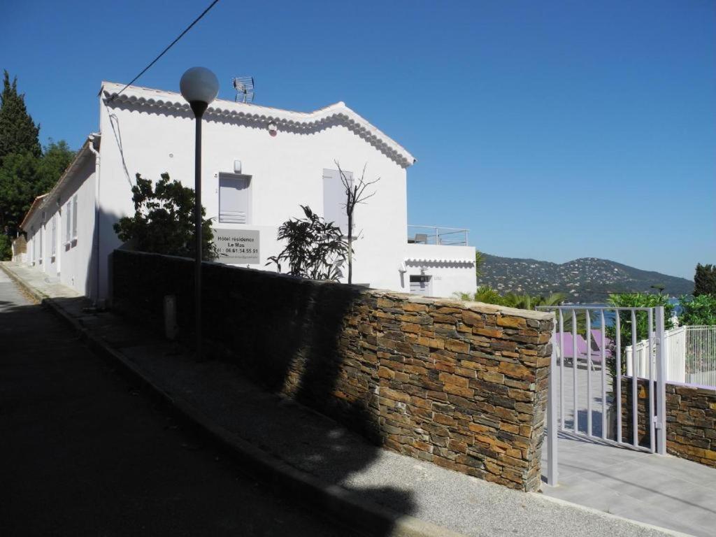 Residence Le Mas Le Lavandou Bagian luar foto