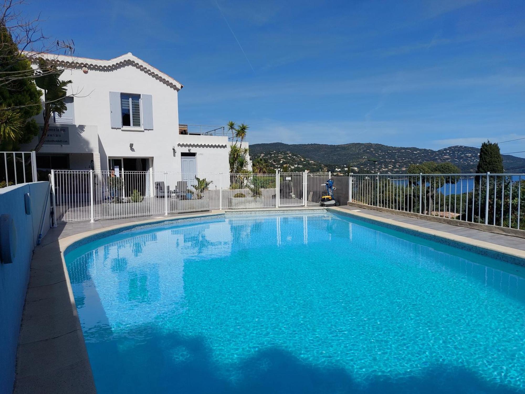 Residence Le Mas Le Lavandou Bagian luar foto