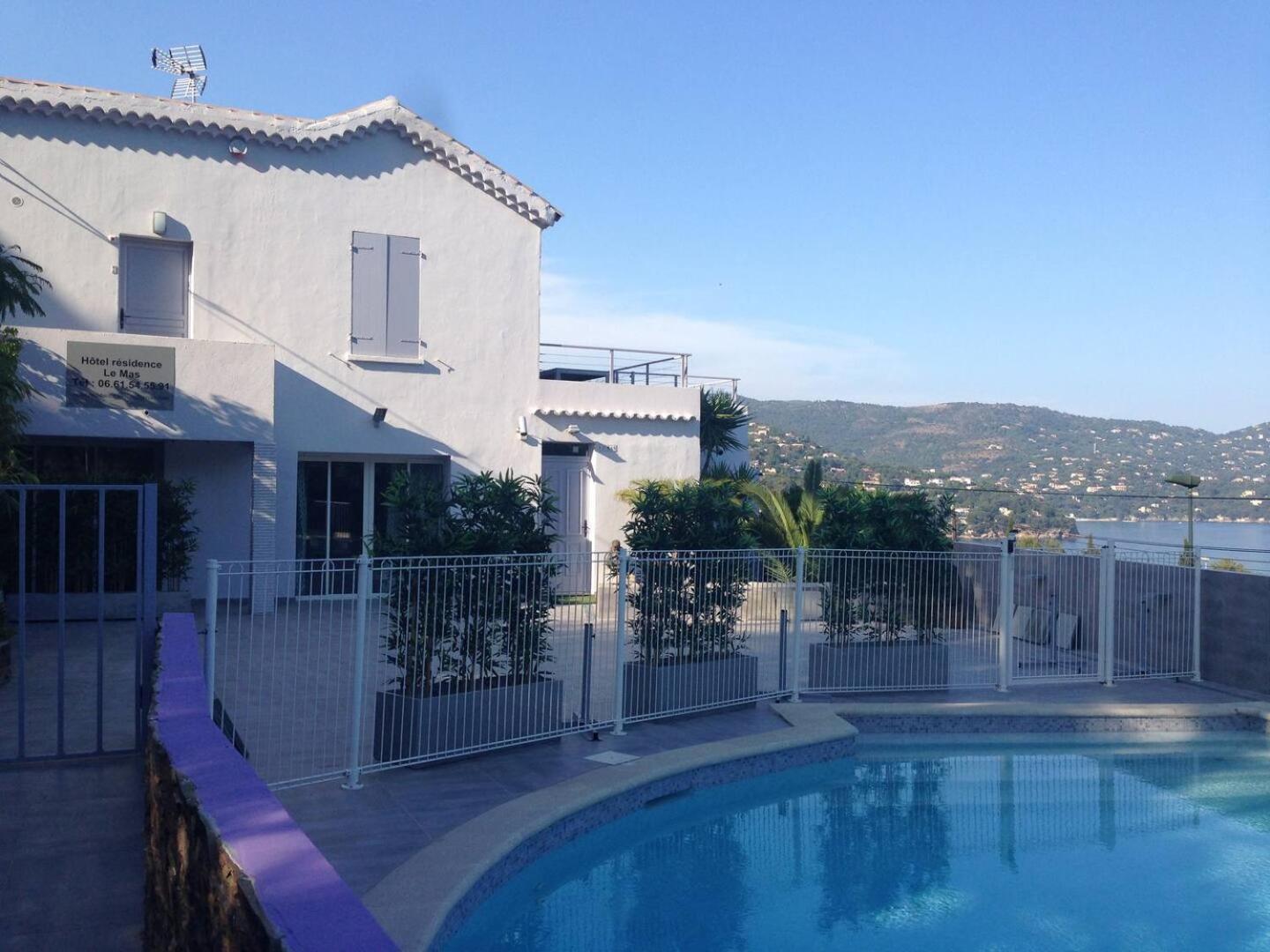 Residence Le Mas Le Lavandou Bagian luar foto